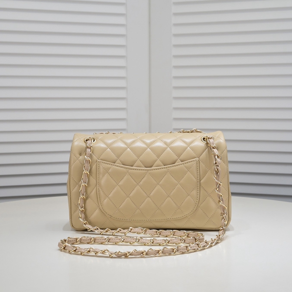 シャネルバッグ側面デザイン